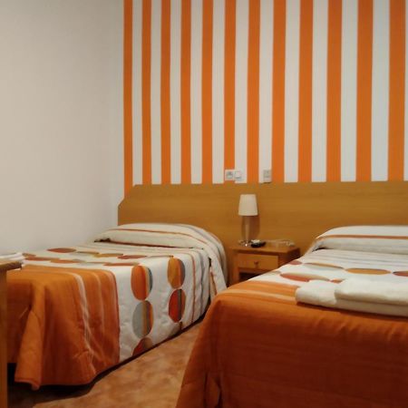 Pension Dominguez Madrid Ngoại thất bức ảnh