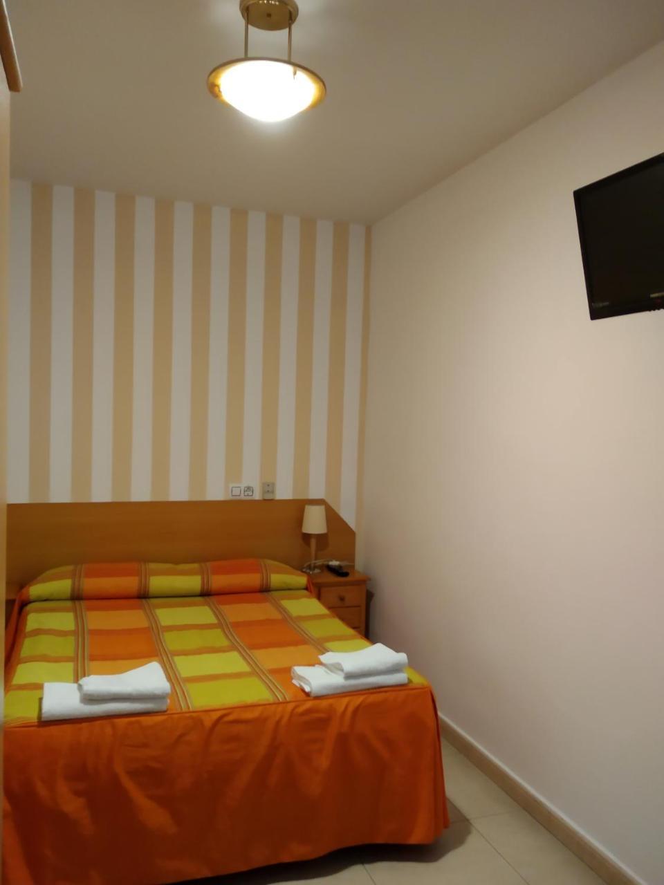 Pension Dominguez Madrid Ngoại thất bức ảnh