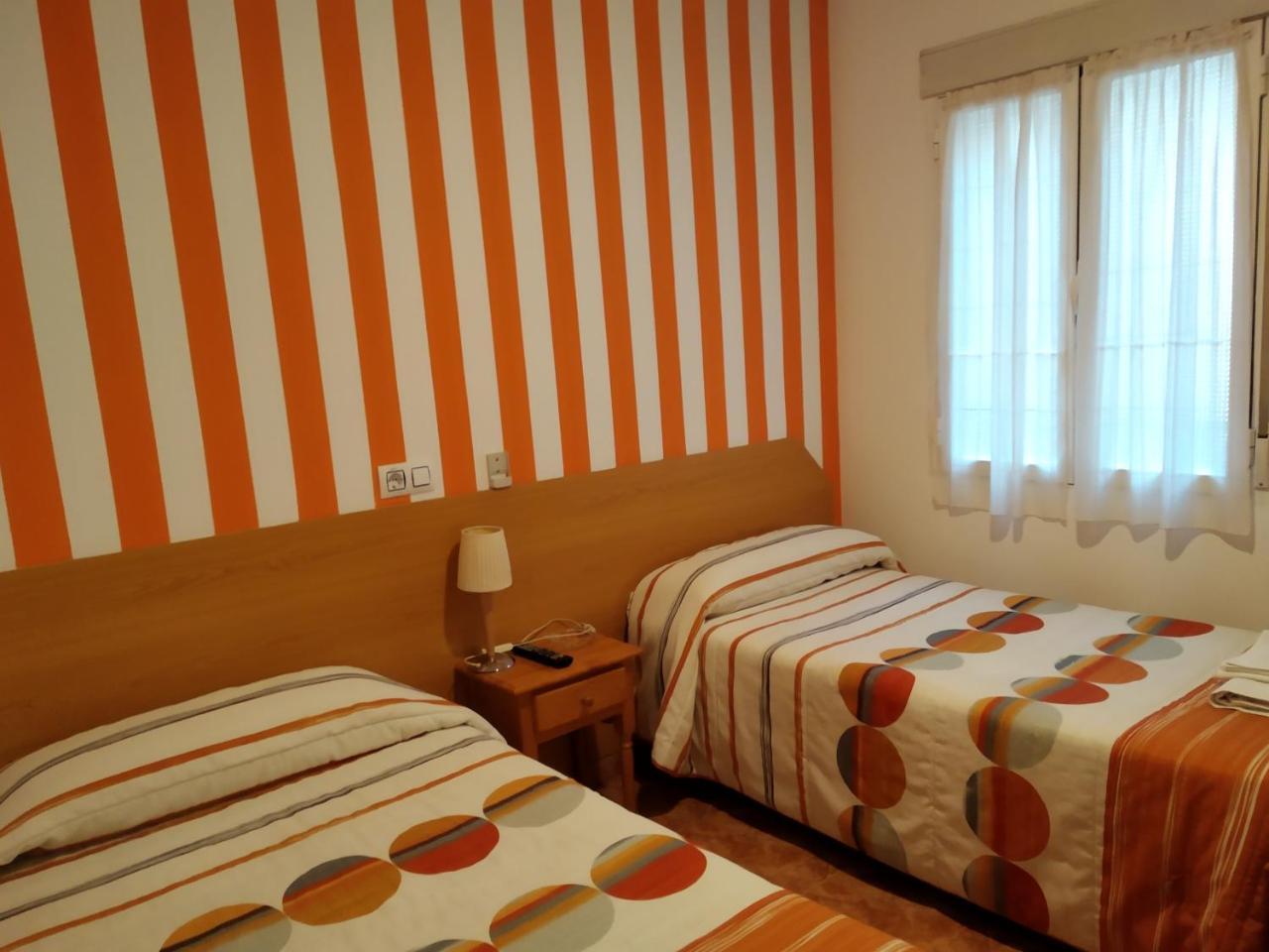 Pension Dominguez Madrid Ngoại thất bức ảnh