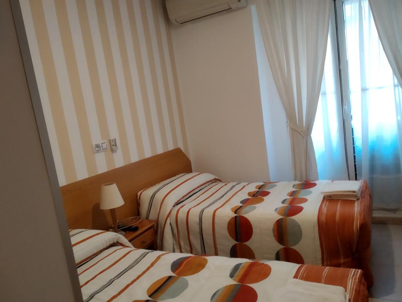 Pension Dominguez Madrid Ngoại thất bức ảnh