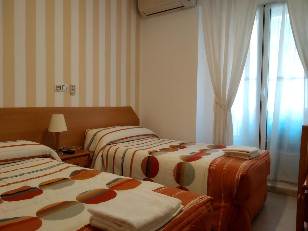 Pension Dominguez Madrid Ngoại thất bức ảnh