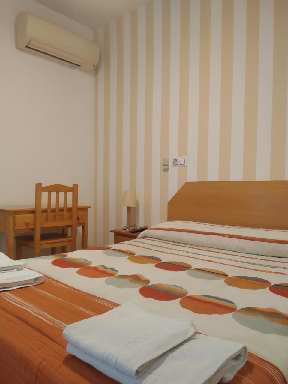 Pension Dominguez Madrid Ngoại thất bức ảnh